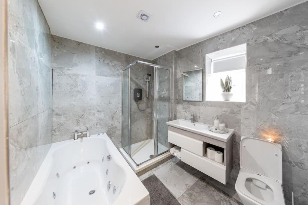 Luxury, Open Plan Apartment Μπράντφορντ Εξωτερικό φωτογραφία